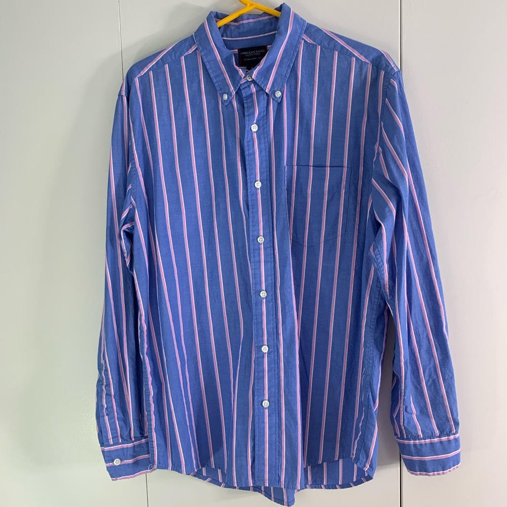 American Eagle Outfitters M button shirt blue pink